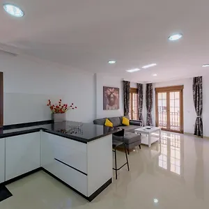 https://apartamento-cntrico-sibarys-2-dormitorios-calle-pintada.hotelsinnerja.org